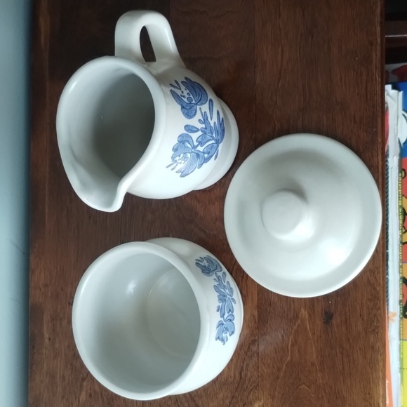 Pfaltzgraff cream and sugar set - Picture 3 of 4